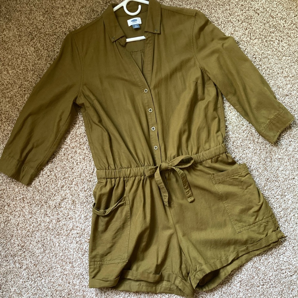 Long sleeve, ties at the waist romper.